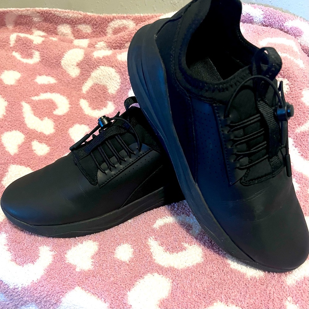 Clove nursing shoes Men’s 8.5/Womens 10